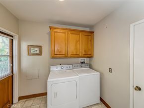 1042 E Tujunga, Burbank CA 91501