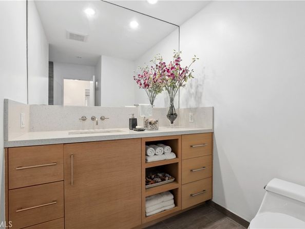 930 3rd Street 106, Santa Monica CA 90403