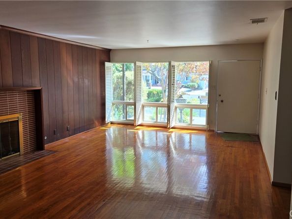 1821 N College Place, Long Beach CA 90815