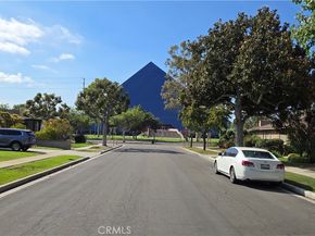 1821 N College Place, Long Beach CA 90815