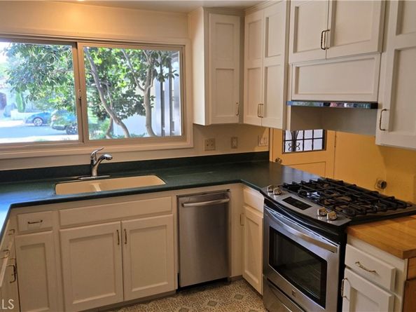 1821 N College Place, Long Beach CA 90815