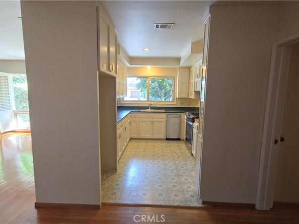 1821 N College Place, Long Beach CA 90815