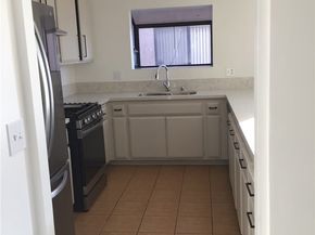 850 W 157th 6, Gardena CA 90247