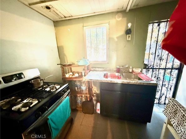 860 W 54th, Los Angeles CA 90037