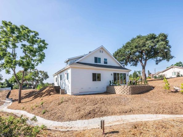 983 La Rueda Drive, Vista CA 92084