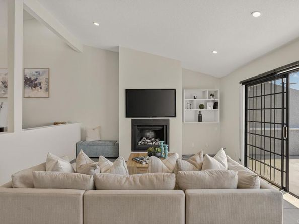 2021 Carnegie Lane Apt 7, Redondo Beach CA 90278