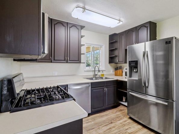 915 Crest View Rd, Vista CA 92081