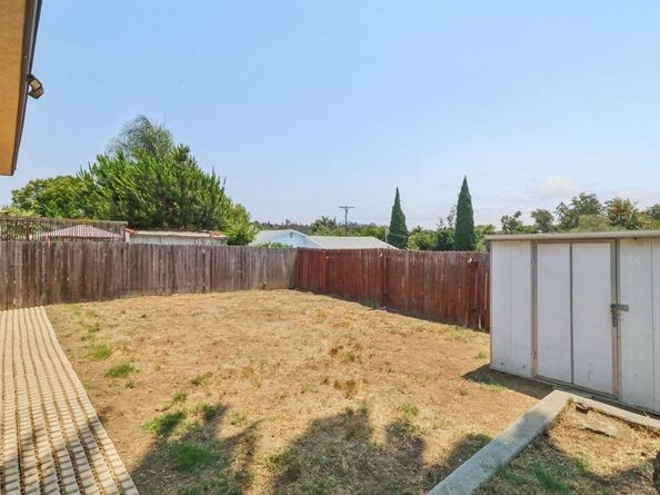 915 Crest View Rd, Vista CA 92081