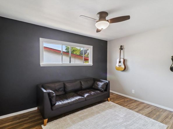 915 Crest View Rd, Vista CA 92081