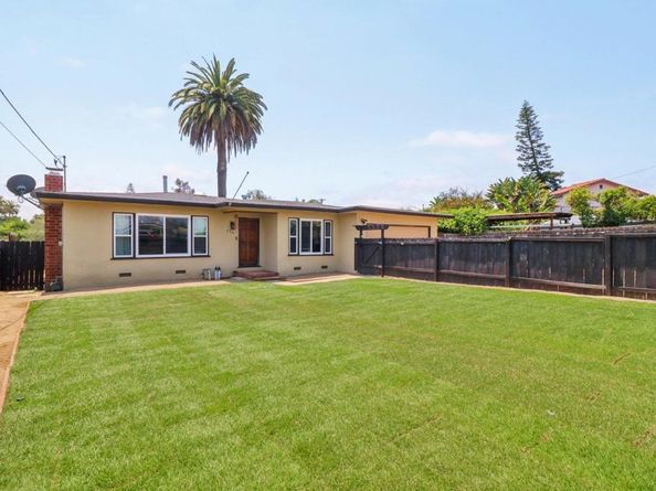 915 Crest View Rd, Vista CA 92081