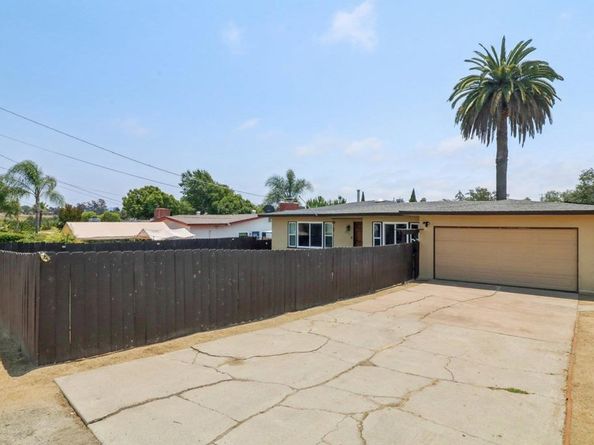 915 Crest View Rd, Vista CA 92081