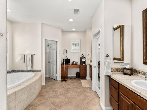 1490 Schoolhouse Way, San Marcos CA 92078