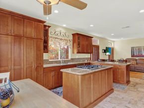 2162 View Crest Gln, Escondido CA 92026