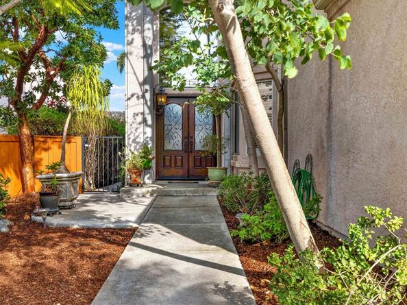 2162 View Crest Gln, Escondido CA 92026