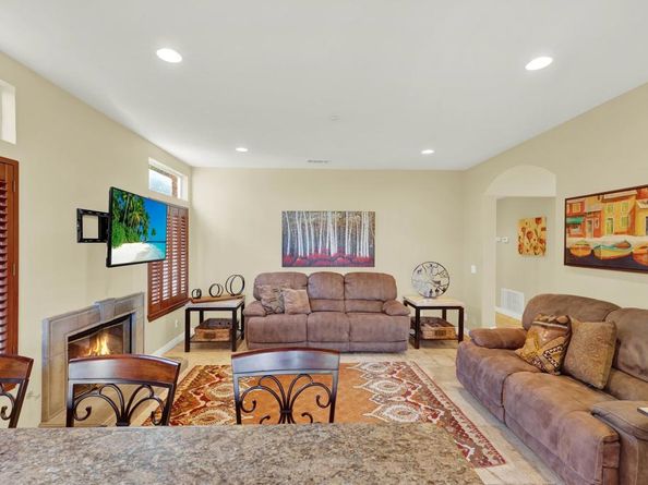 2162 View Crest Gln, Escondido CA 92026
