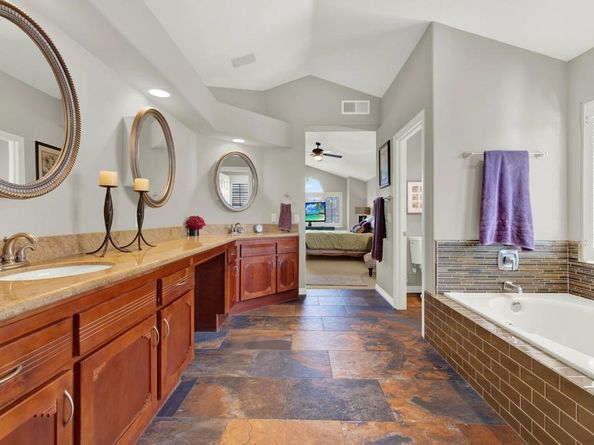 2162 View Crest Gln, Escondido CA 92026