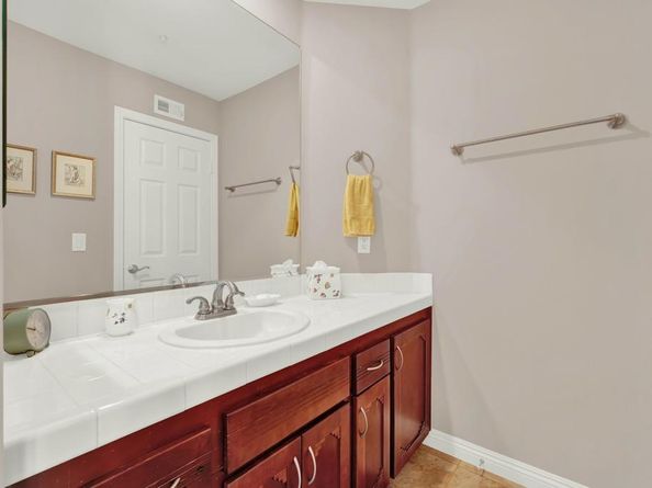 2162 View Crest Gln, Escondido CA 92026