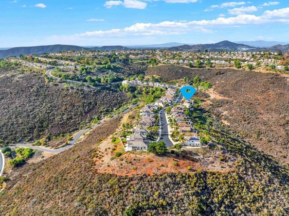 2162 View Crest Gln, Escondido CA 92026
