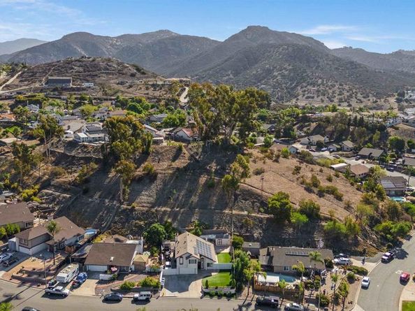 14211 Jennings Vista Drive, Lakeside CA 92040