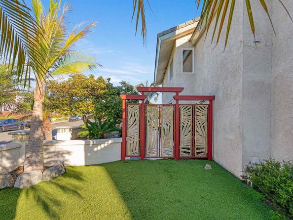 2438 Ocean Street, Carlsbad CA 92008