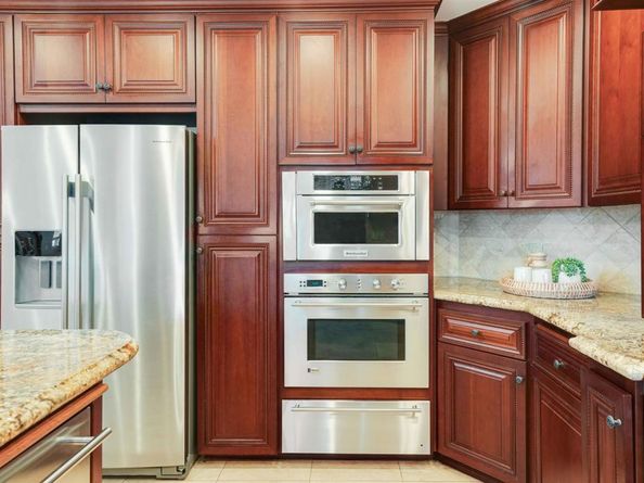 2438 Ocean Street, Carlsbad CA 92008