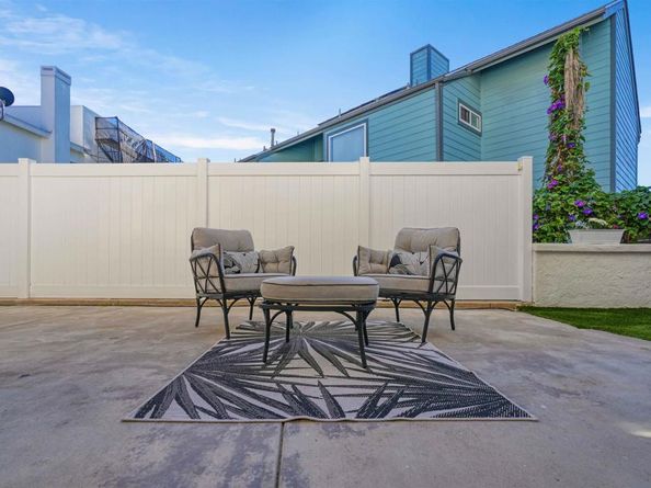 2438 Ocean Street, Carlsbad CA 92008