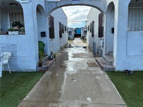 6333 8th Ave, Los Angeles CA 90043