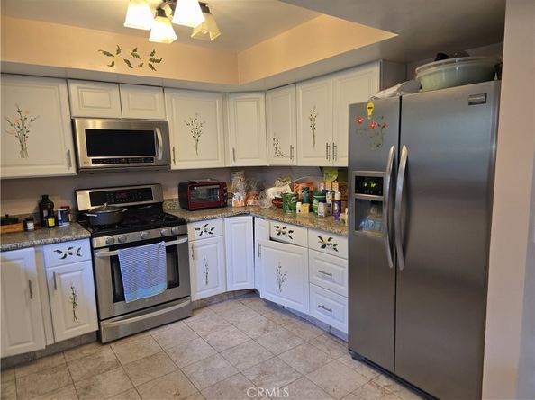 9854 Canby Avenue, Northridge CA 91325