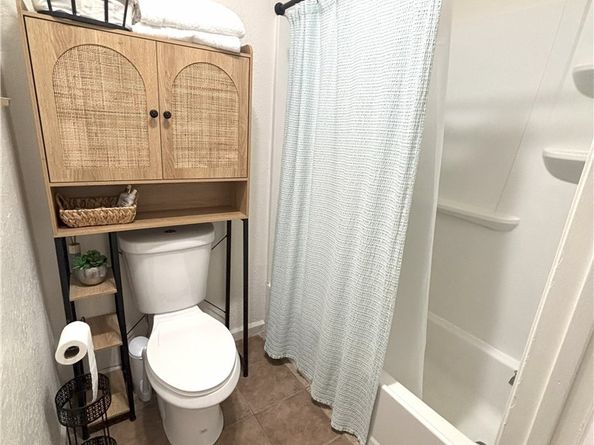 1345 Cabrillo Park J11, Santa Ana CA 92701