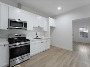 752 E 17th Street, Los Angeles CA 90021
