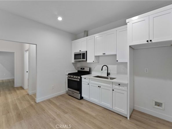 752 E 17th Street, Los Angeles CA 90021