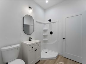 752 E 17th Street, Los Angeles CA 90021