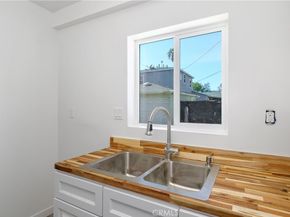 8819 Reading, Los Angeles CA 90045