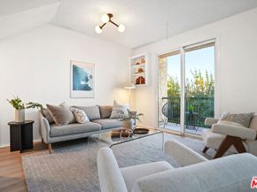 5333 Zelzah Avenue 338, Encino CA 91316