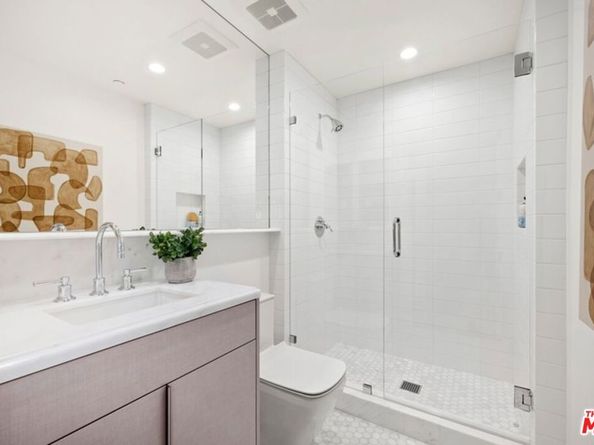 12218 Montana Avenue 302, Los Angeles CA 90049