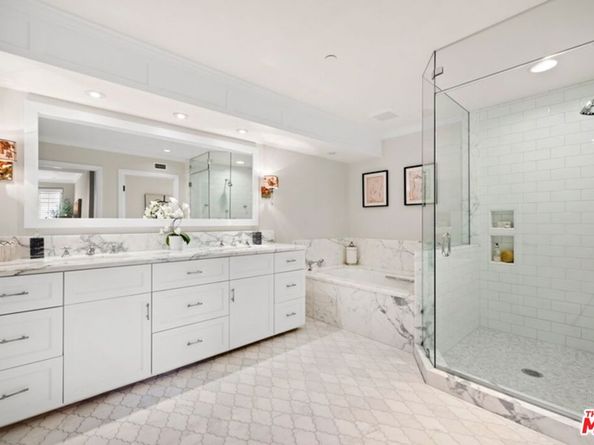 12218 Montana Avenue 302, Los Angeles CA 90049