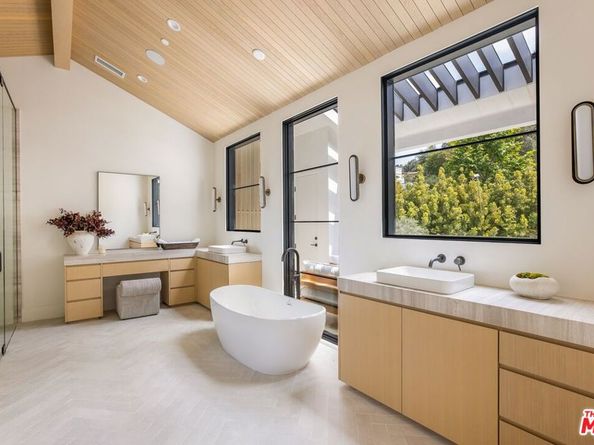 1749 Mandeville Lane, Los Angeles CA 90049