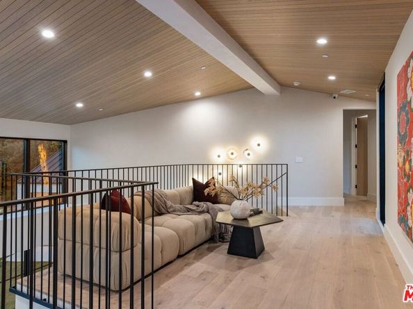 1749 Mandeville Lane, Los Angeles CA 90049