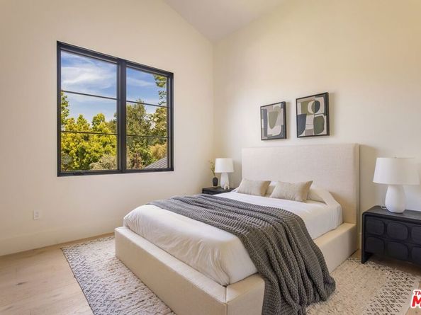 1749 Mandeville Lane, Los Angeles CA 90049