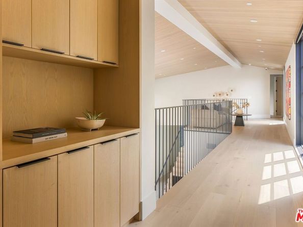 1749 Mandeville Lane, Los Angeles CA 90049