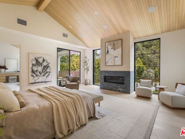 1749 Mandeville Lane, Los Angeles CA 90049