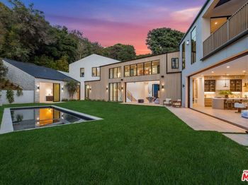 1749 Mandeville Lane