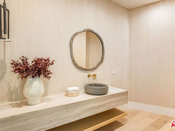 1749 Mandeville Lane, Los Angeles CA 90049