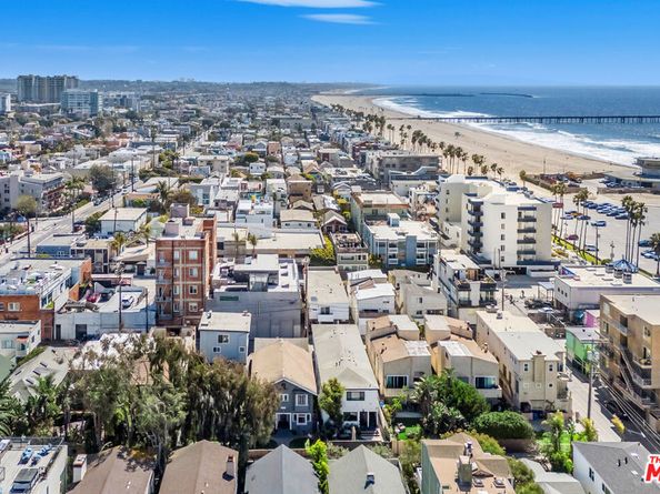 22 20th Avenue, Venice CA 90291