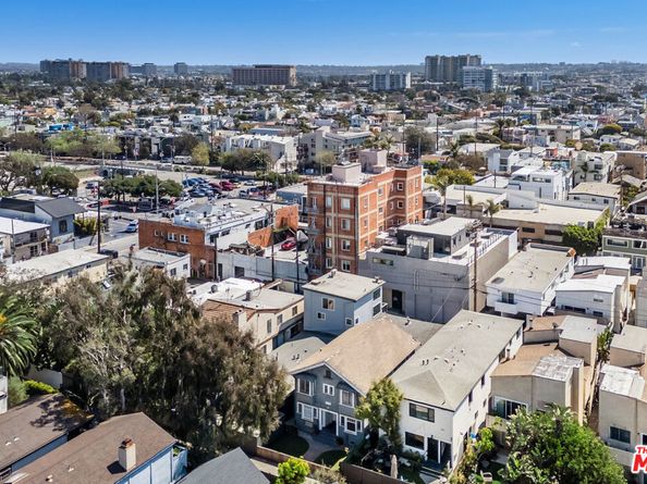22 20th Avenue, Venice CA 90291