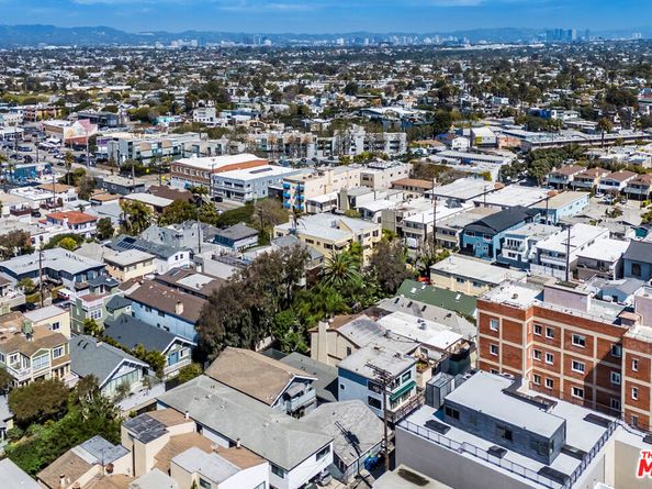 22 20th Avenue, Venice CA 90291