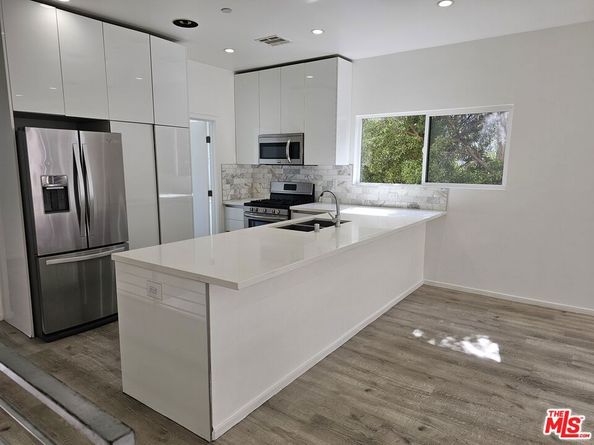 6007 Barton Avenue, Los Angeles CA 90038