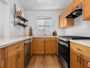 2431 3rd Street 10, Santa Monica CA 90405