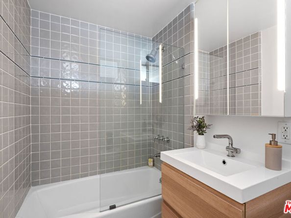 2431 3rd Street 10, Santa Monica CA 90405