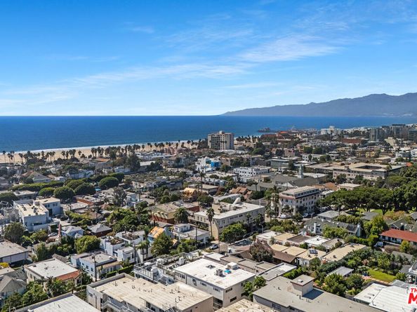 2431 3rd Street 10, Santa Monica CA 90405